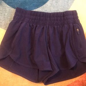 Lululemon Hotty Hot 2.5” Navy